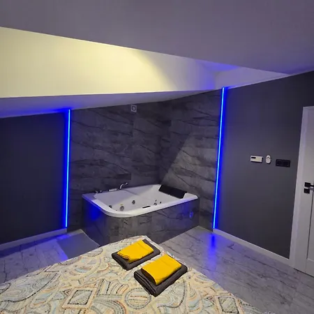 W Centrum Z Jacuzzi, Prywatny Parking, Klimatyzacja 4 *