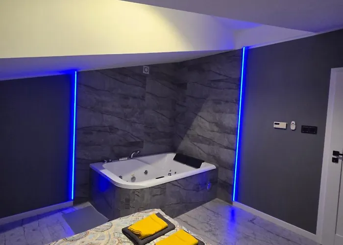 W Centrum Z Jacuzzi, Prywatny Parking, Klimatyzacja 4 *